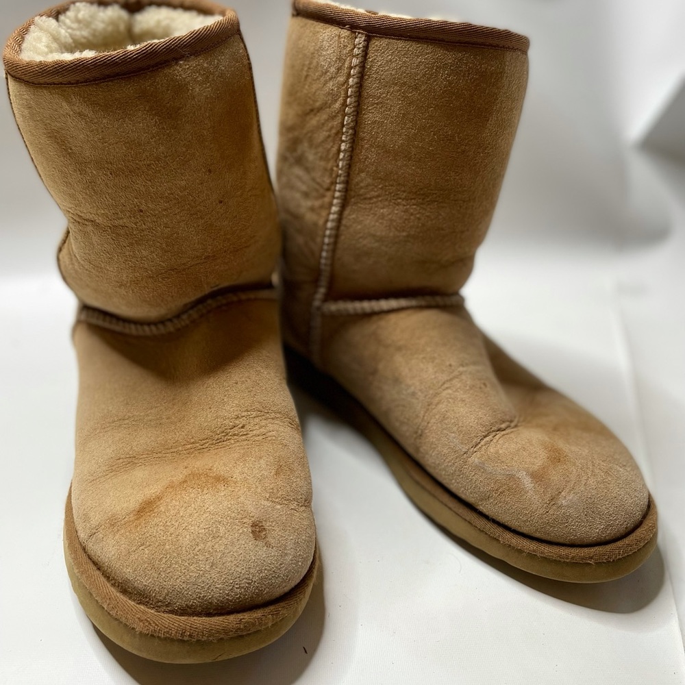 UGG ‘Classic Short’ boots in Chestnut